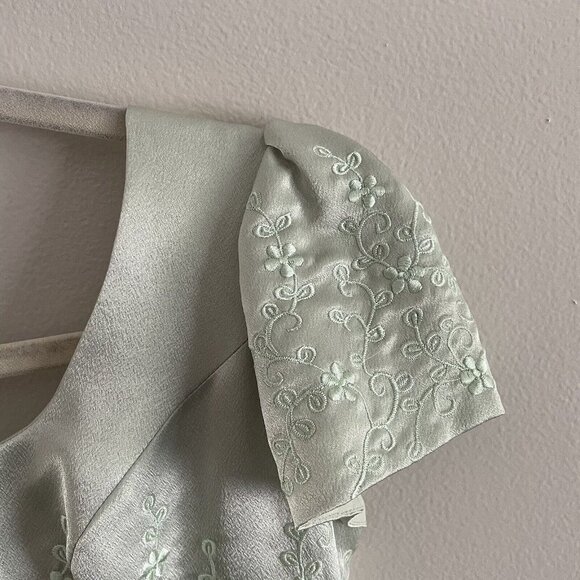 *LAST CHANCE* Green Embroider Chest Bridgerton/Regency Era Inspired Dress Gown - Picture 4 of 10